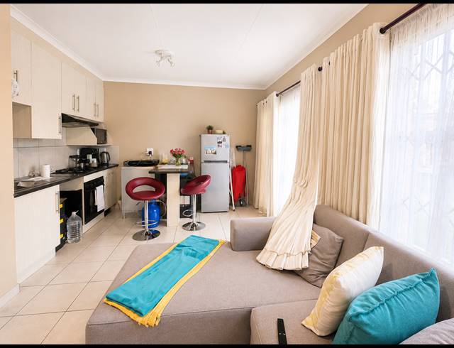 1 BEDROOM TOWNHOUSE FOR SALE IN STAALRUS